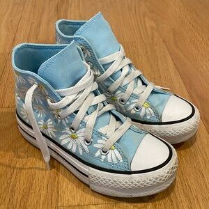 Converse girls platform sneakers size 12.5